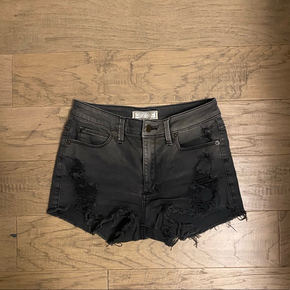 Black guess shorts - Picture 2 of 3